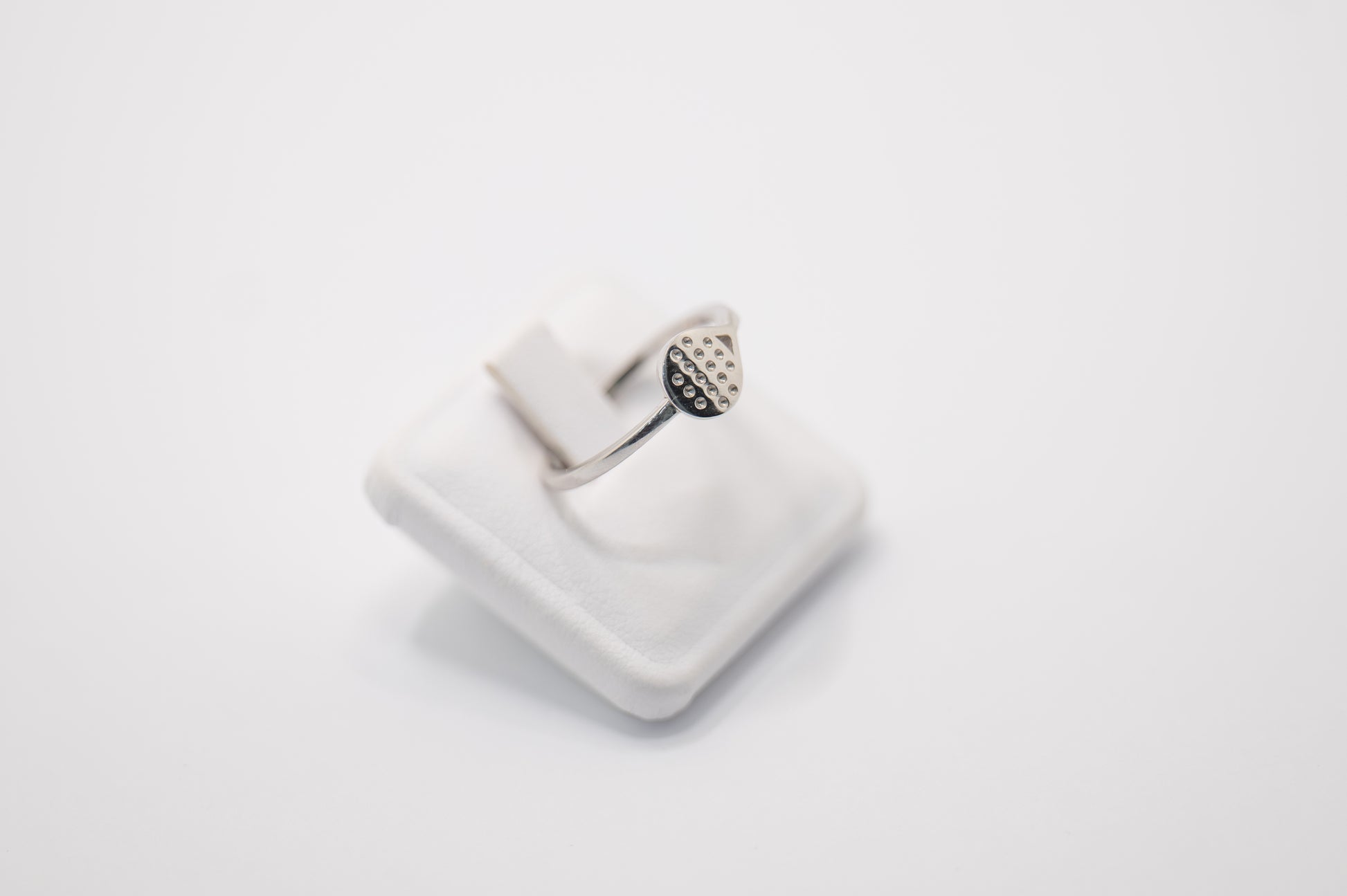ANELLO RACCHETTA PADEL IN ORO BIANCO 18 KT