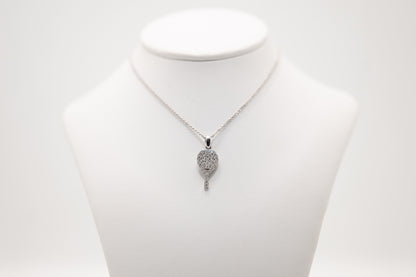 CIONDOLO RACCHETTA ORO BIANCO 18 KT CON DIAMANTI TAGLIO BRILLANTE DETTAGLIO