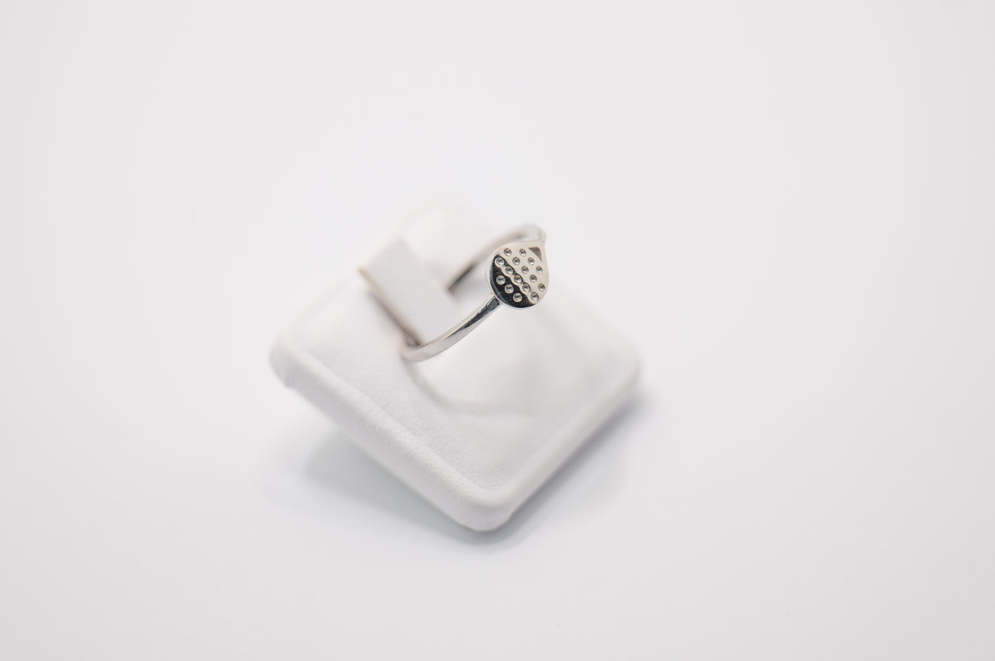 18KT WHITE GOLD RACKET RING