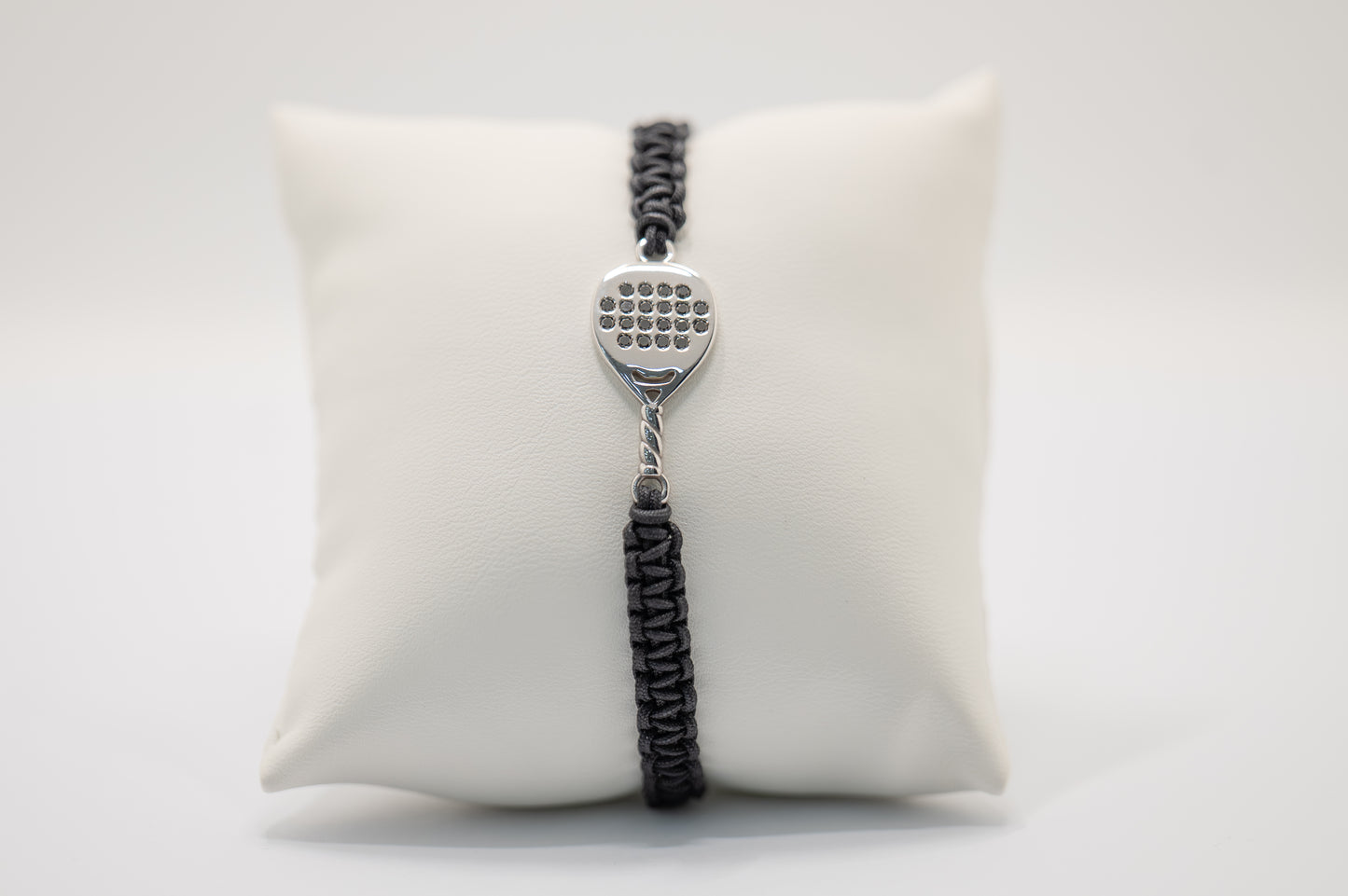 BRACCIALE PADEL RACCHETTA GOCCIA IN ORO BIANCO 18 KT E DIAMANTI NERI TAGLIO BRILLANTE CORDINO NERO SCOOBYDOO