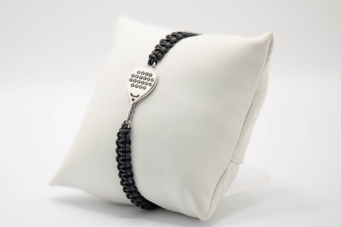 BRACCIALE PADEL MODELLO GOCCIA IN ORO BIANCO 18 KT E DIAMANTI NERI TAGLIO BRILLANTE CON CORDINO SCOOBYDOO NERO INTRECCIATO A MANO