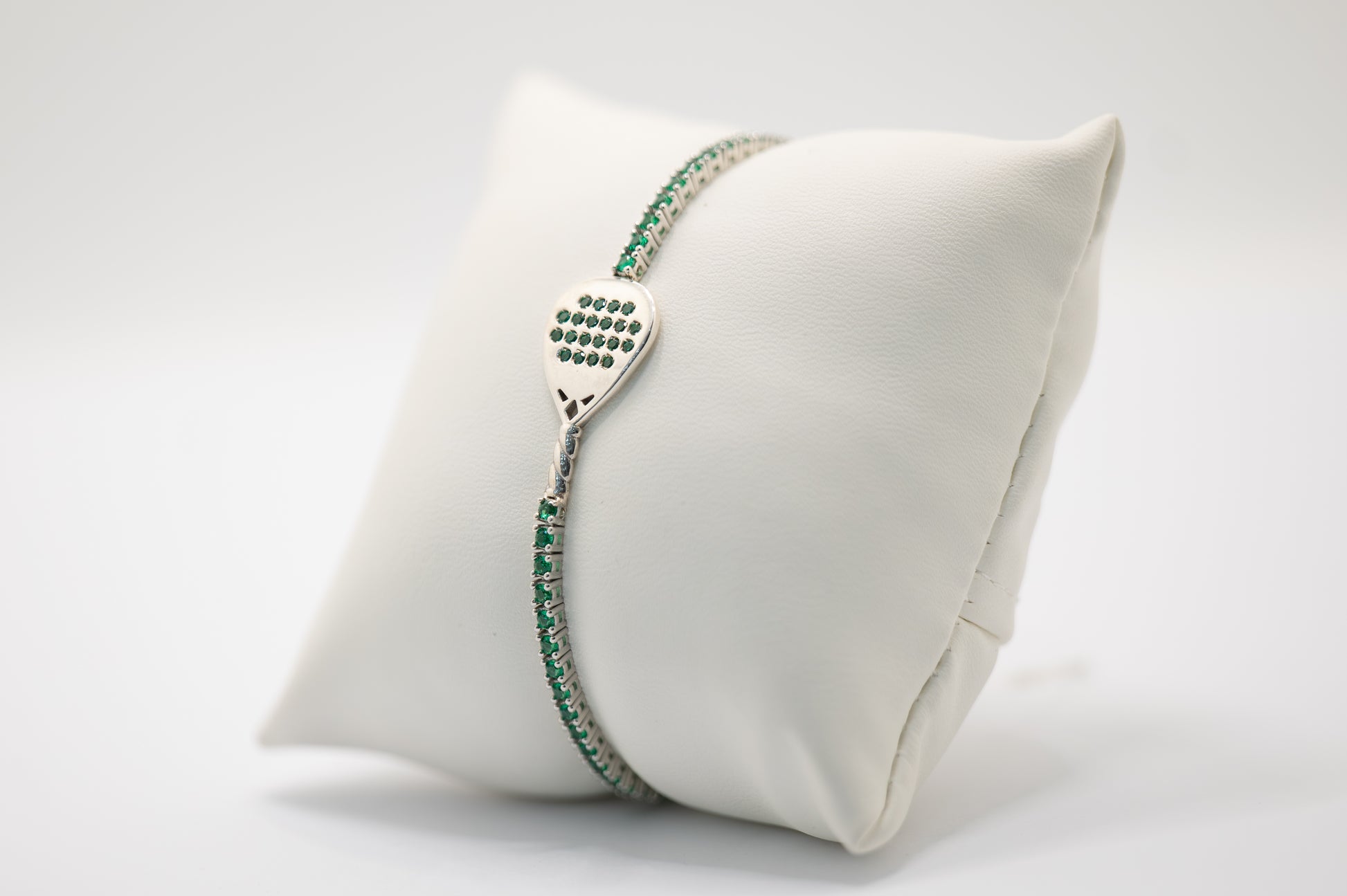 Bracciale tennis con centrale racchetta padel modello diamante in argento 925 e pietre verdi