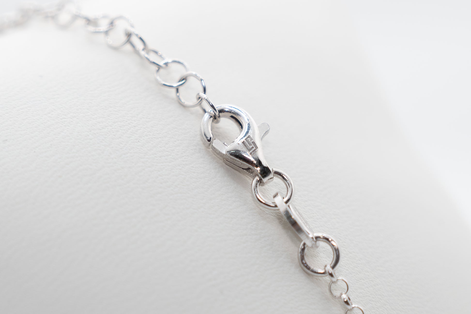 particolare chiusura bracciale catenina racchetta padel
